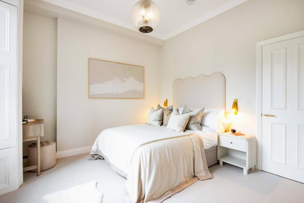1 bedroom apartment for sale in Kensington Park Road, Kensington, London, W11